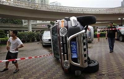 国产车被砸事件视频曝光，目击者现场还原真相引发热议