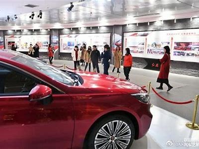 揭秘国产红旗汽车：传承与创新的完美结合，领略中国豪华车的风采
